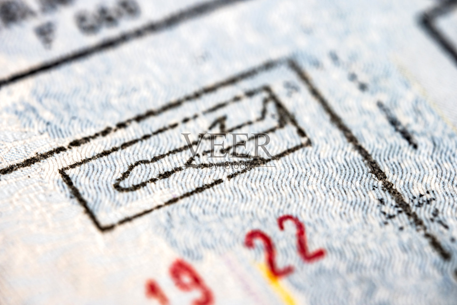 国际旅行签证护照盖章。欧盟边界的宏观细节照片摄影图片