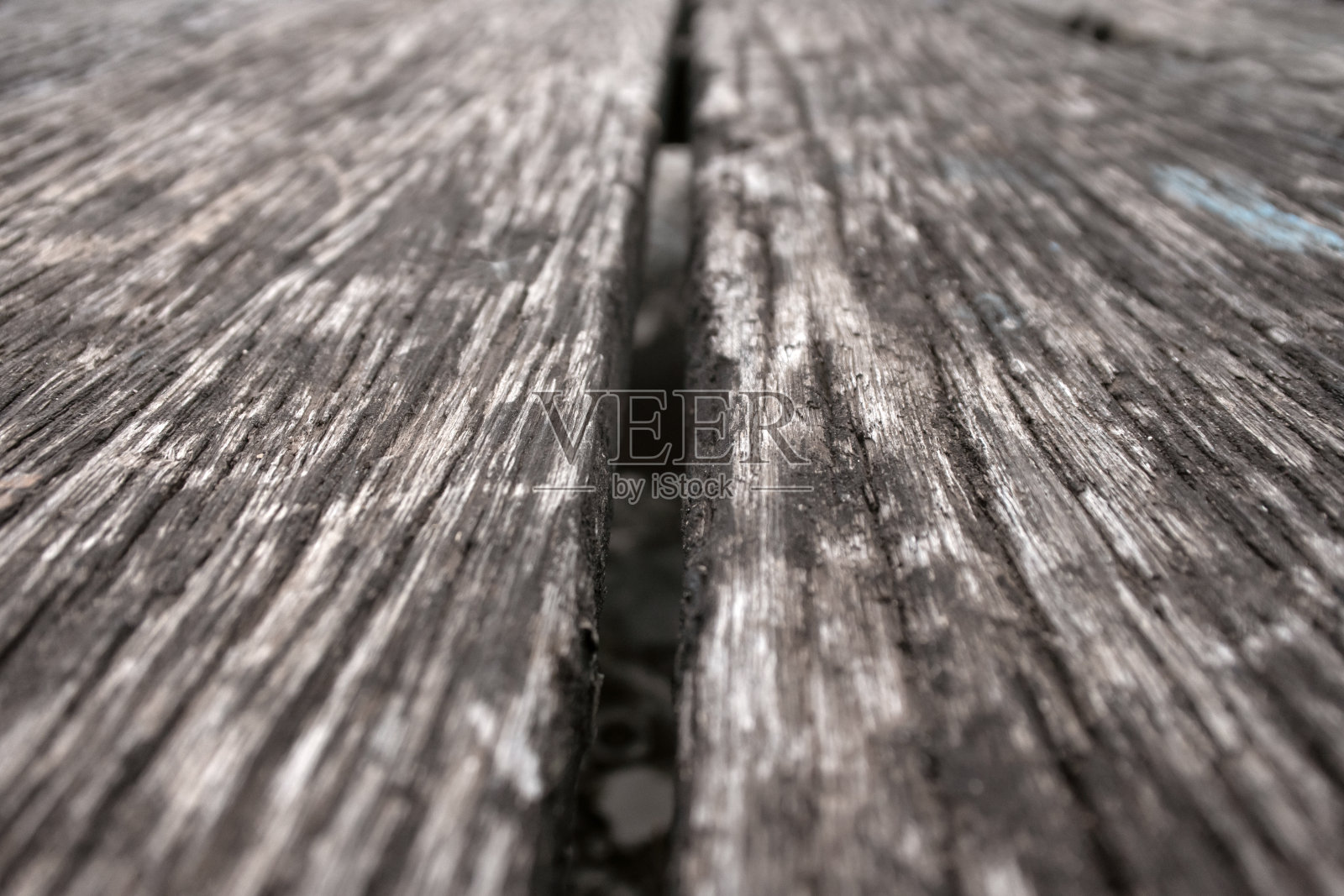 破碎木板的焦点与模糊的背景照片摄影图片