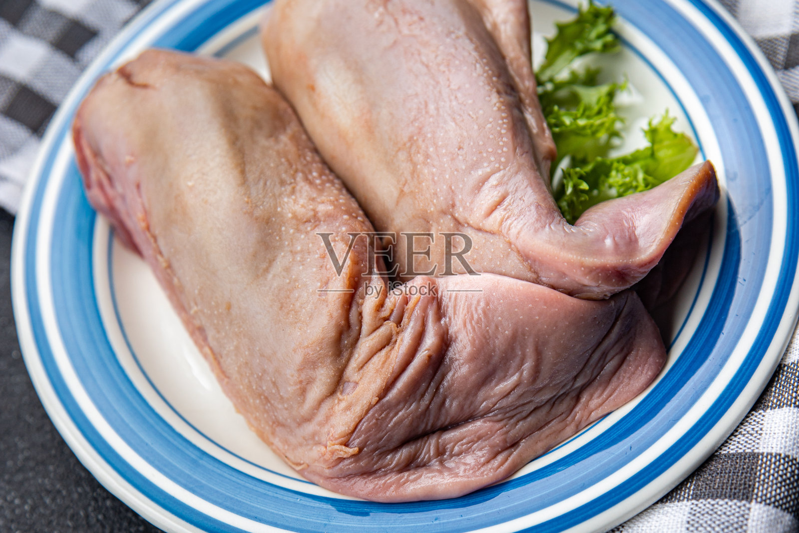 舌生猪肉肉餐食品小吃桌上复制空间食品背景质朴顶视图照片摄影图片