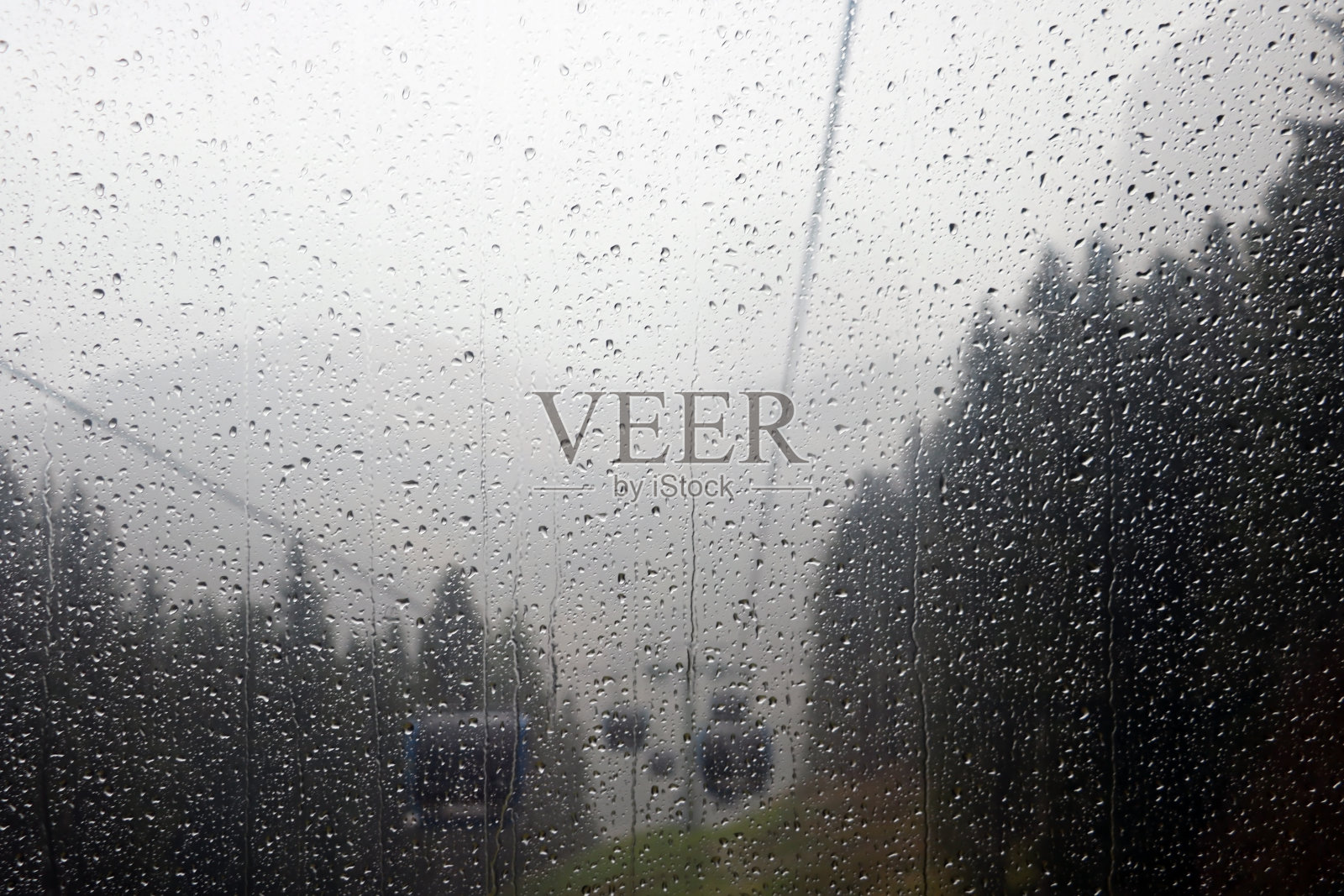 从缆车小屋到意大利山区和多洛米蒂山脉的村庄。有选择性的重点。照片摄影图片