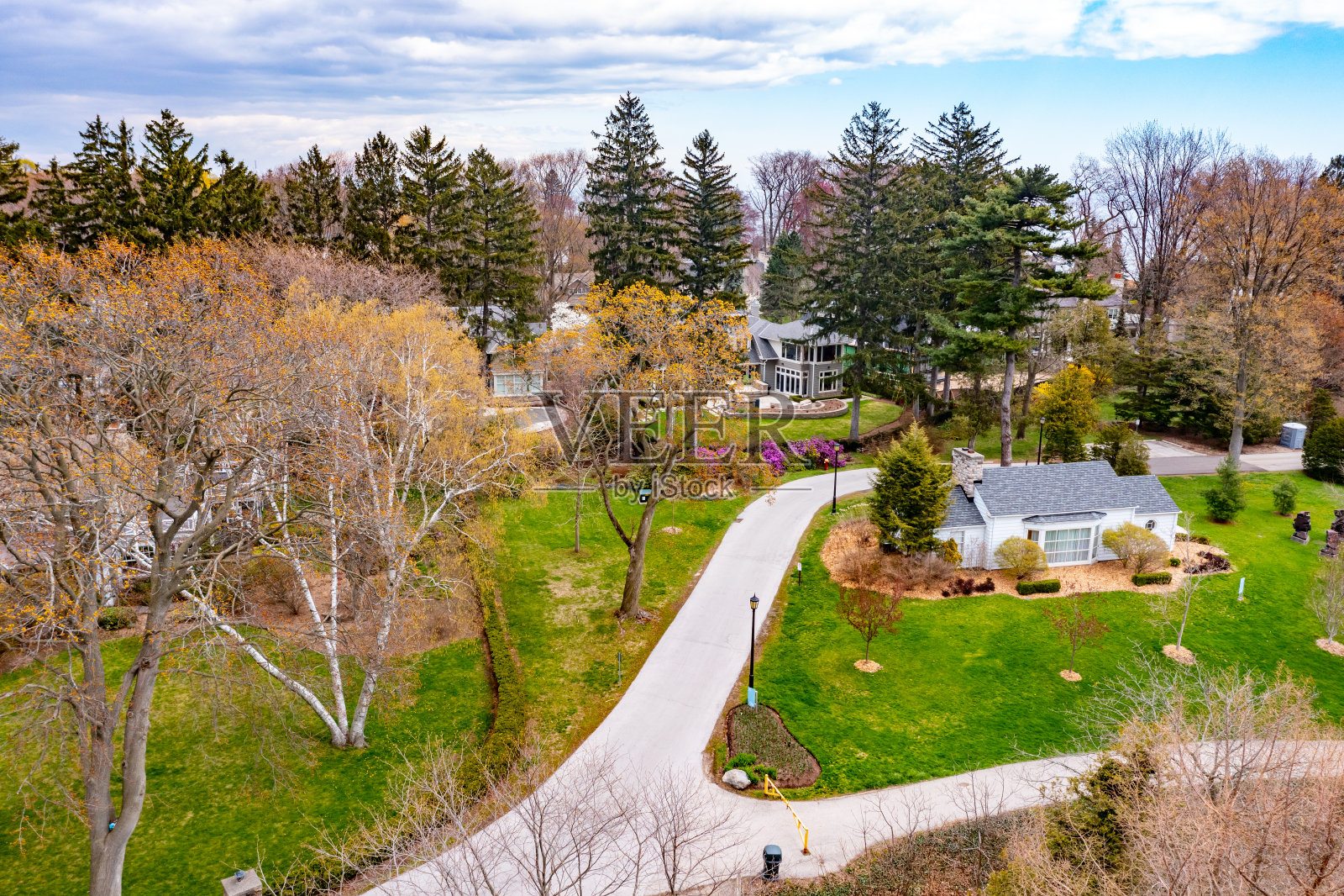 空中盖尔洛克花园和安大略湖,奥克维尔,加拿大照片摄影图片