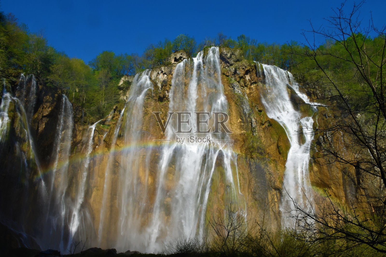 在克罗地亚利卡-森吉县著名的旅游胜地普利特维采湖国家公园拍拍照片摄影图片