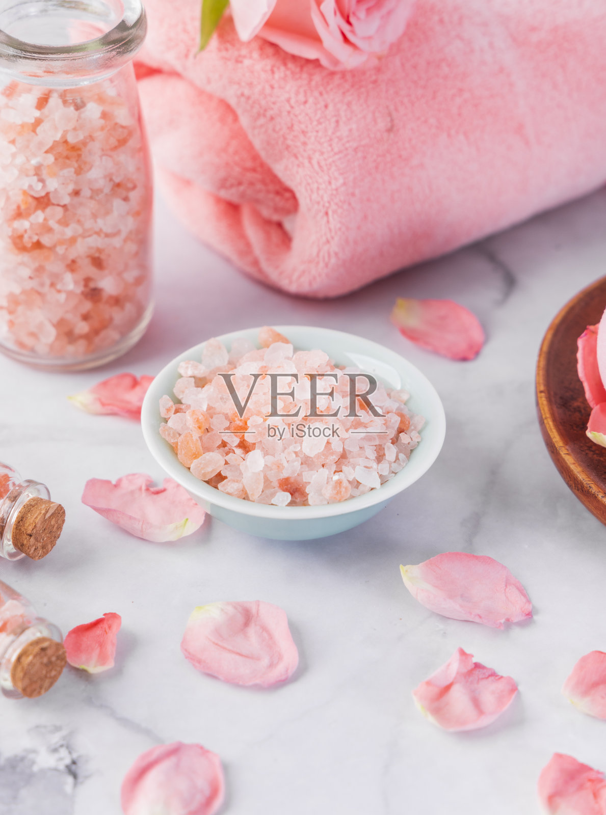 女性护肤精油海盐照片摄影图片