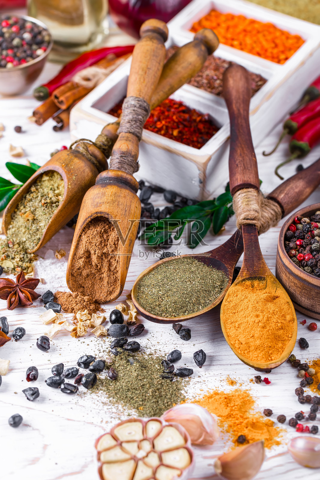 香料与厨房配件的组合。照片摄影图片