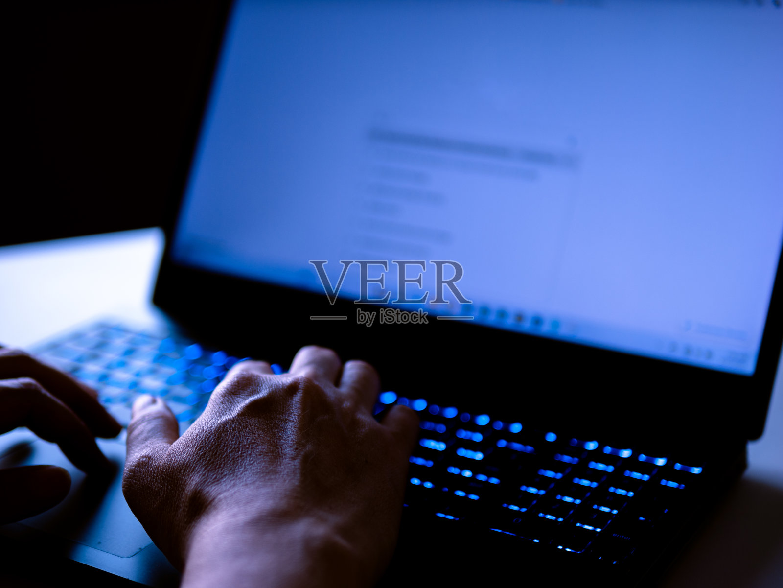 基于网络的商业和在线概念的互联网搜索技术。在数字搜索技术中为现代商业释放计算机和网站的力量。照片摄影图片