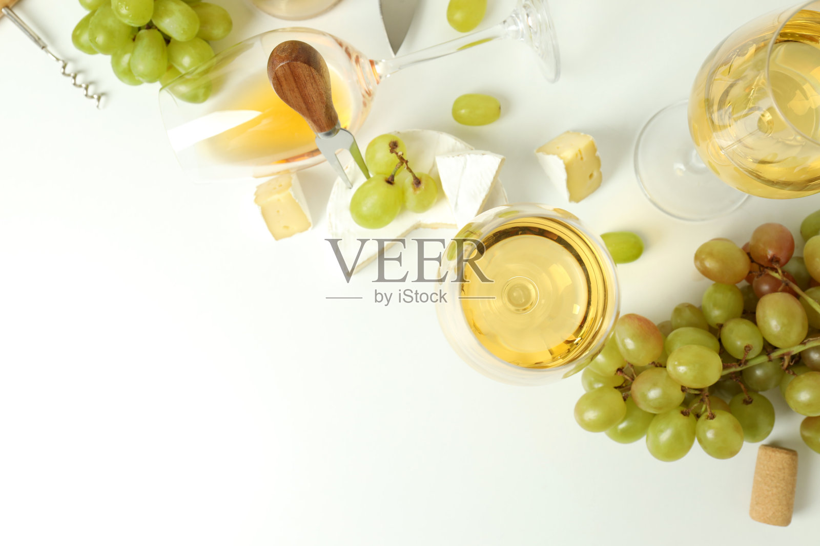 在白色背景下品尝白葡萄酒的概念照片摄影图片