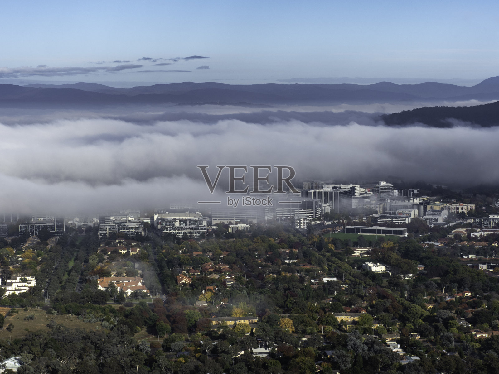 城市天际线和云照片摄影图片