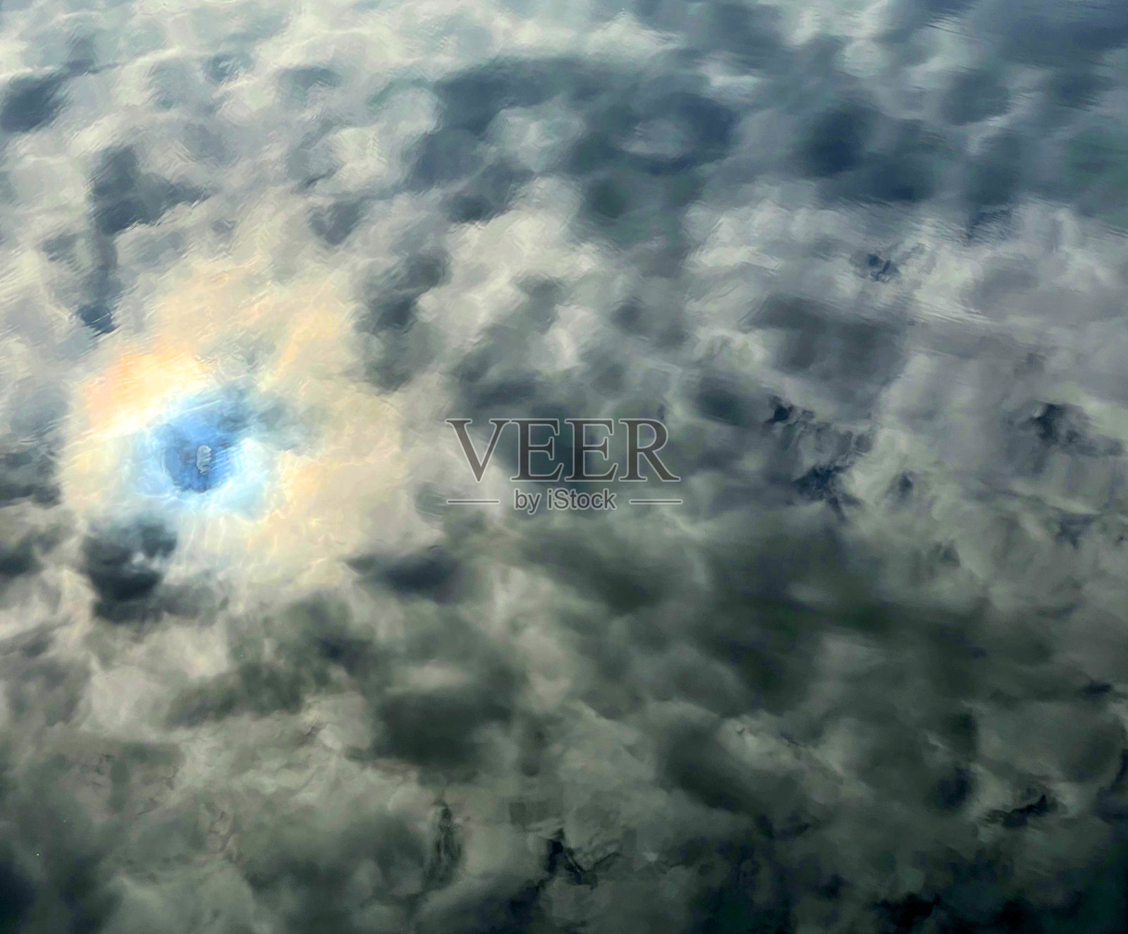 月亮,云和水照片摄影图片