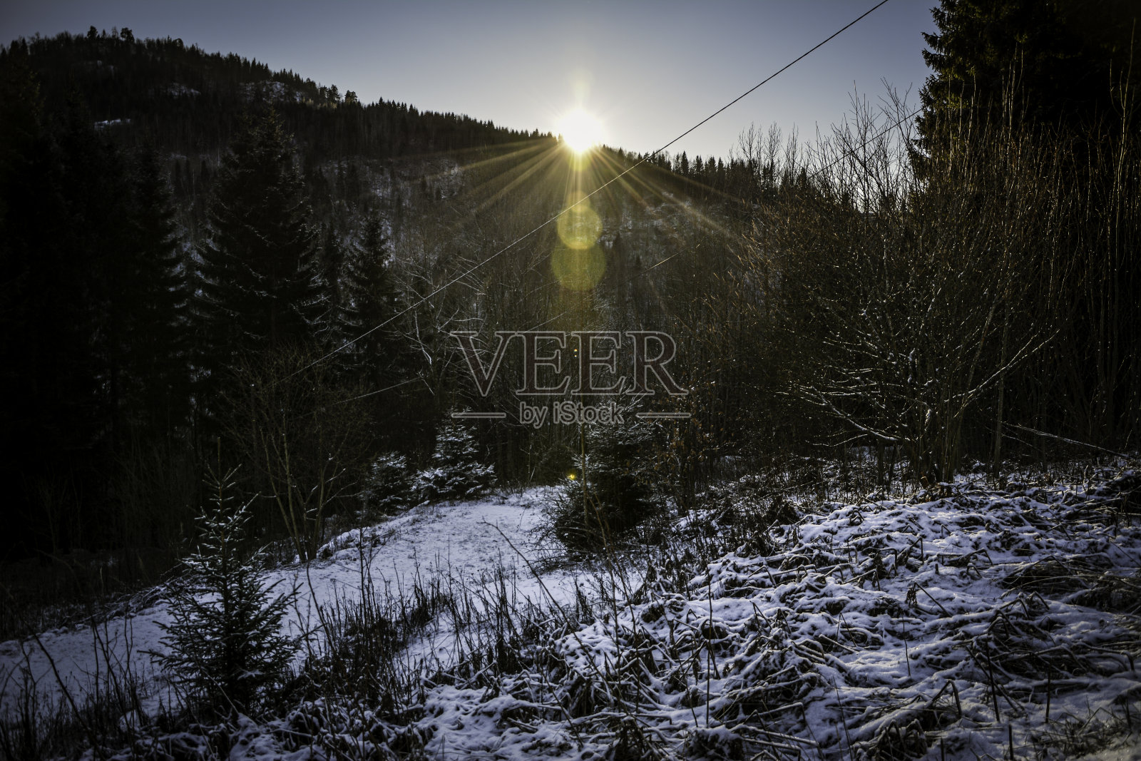 冬日的日落在多雪的挪威照片摄影图片