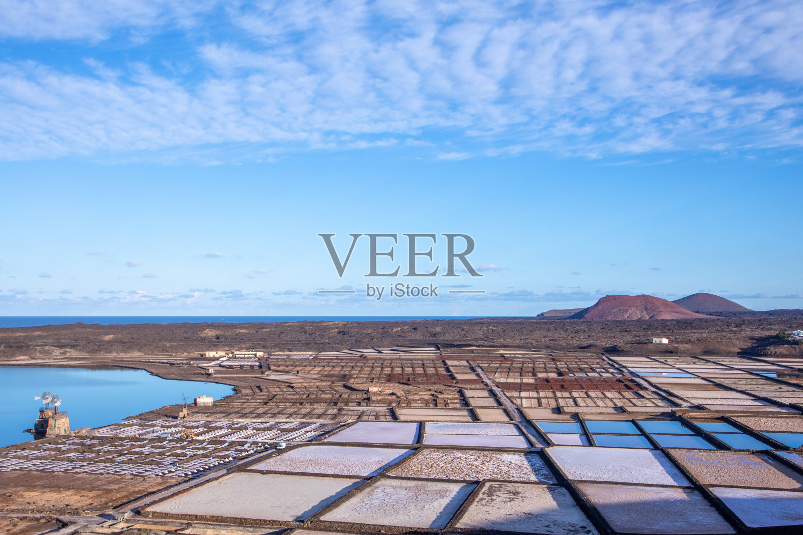 兰萨罗特岛Janubio风景秀丽的盐矿照片摄影图片