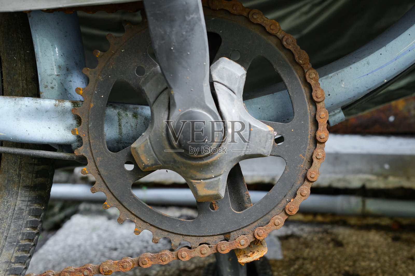 生锈的自行车链条和齿轮照片摄影图片