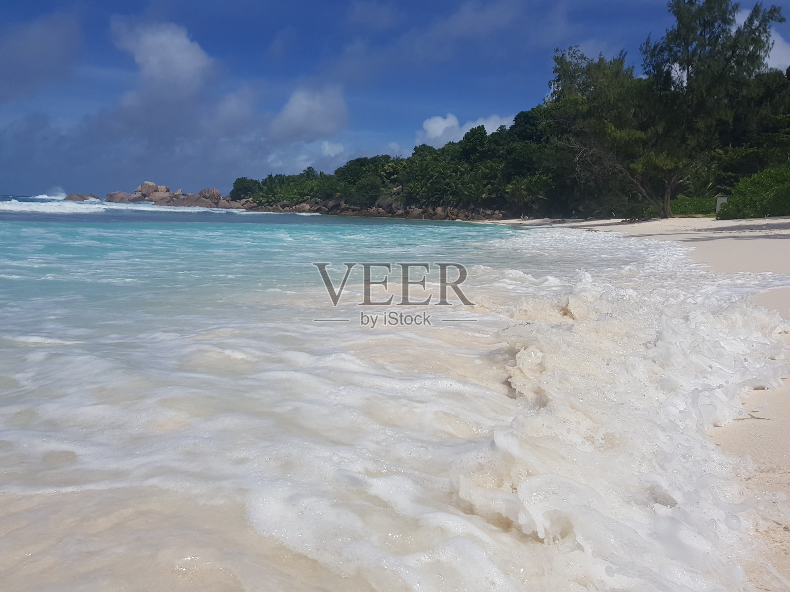 热带的幸福:美丽的沙滩在拉迪格,塞舌尔照片摄影图片