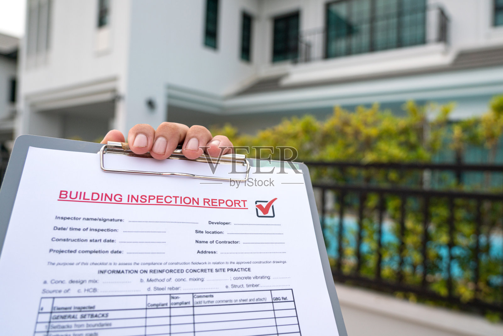 检查报告单上的房屋。照片摄影图片