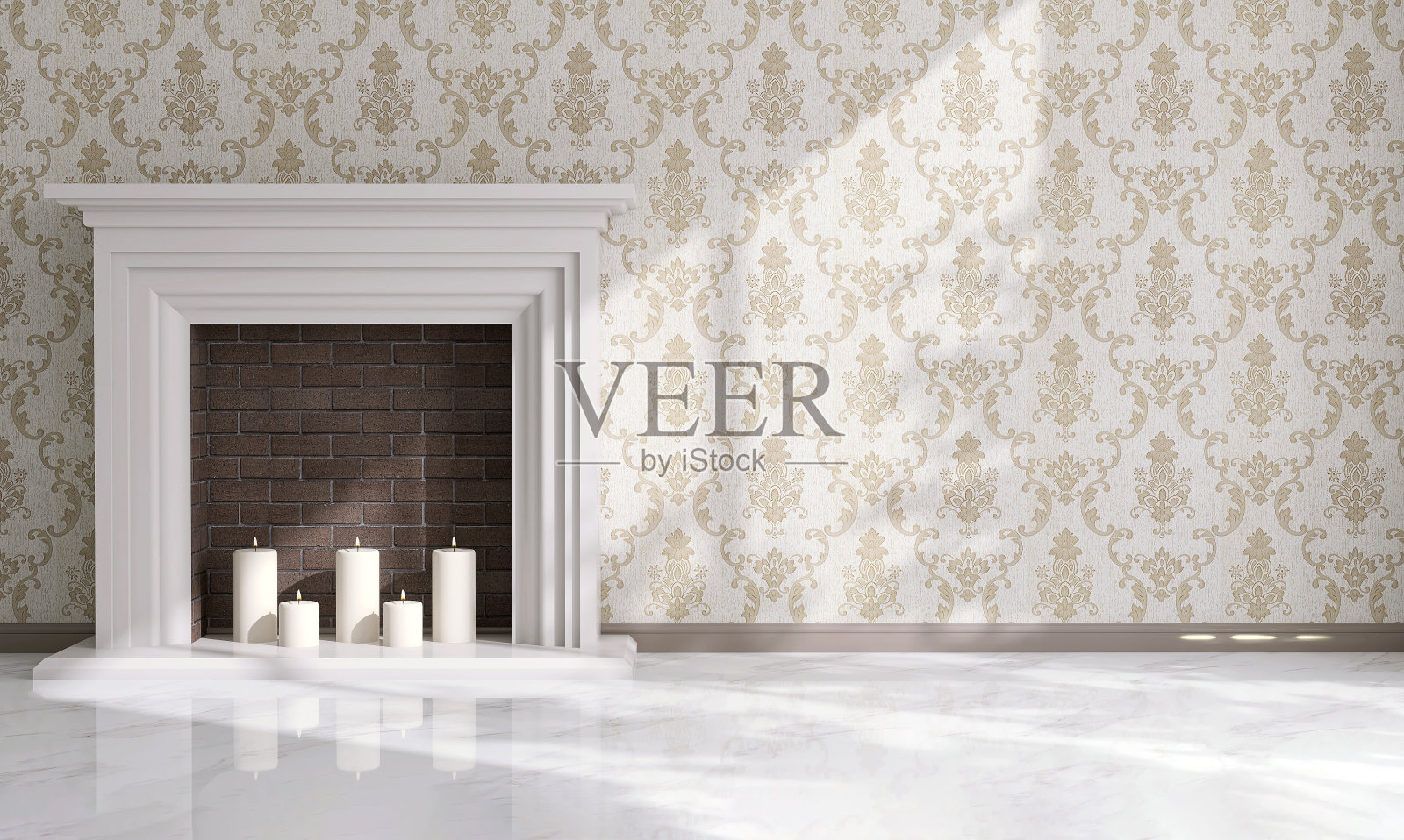 白色壁炉,壁炉上的蜡烛,阳光下的棕色砖背,金色的阴影上的经典维多利亚图案壁纸墙,白色大理石地板客厅照片摄影图片