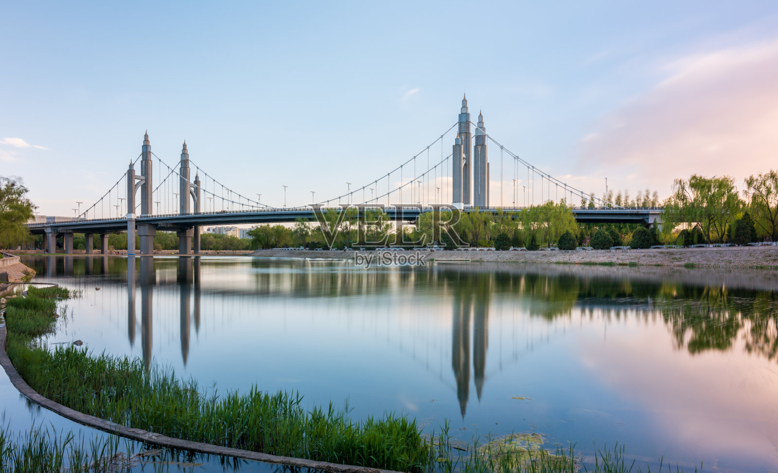城市景观地标建筑桥——北京昌平南环桥照片摄影图片