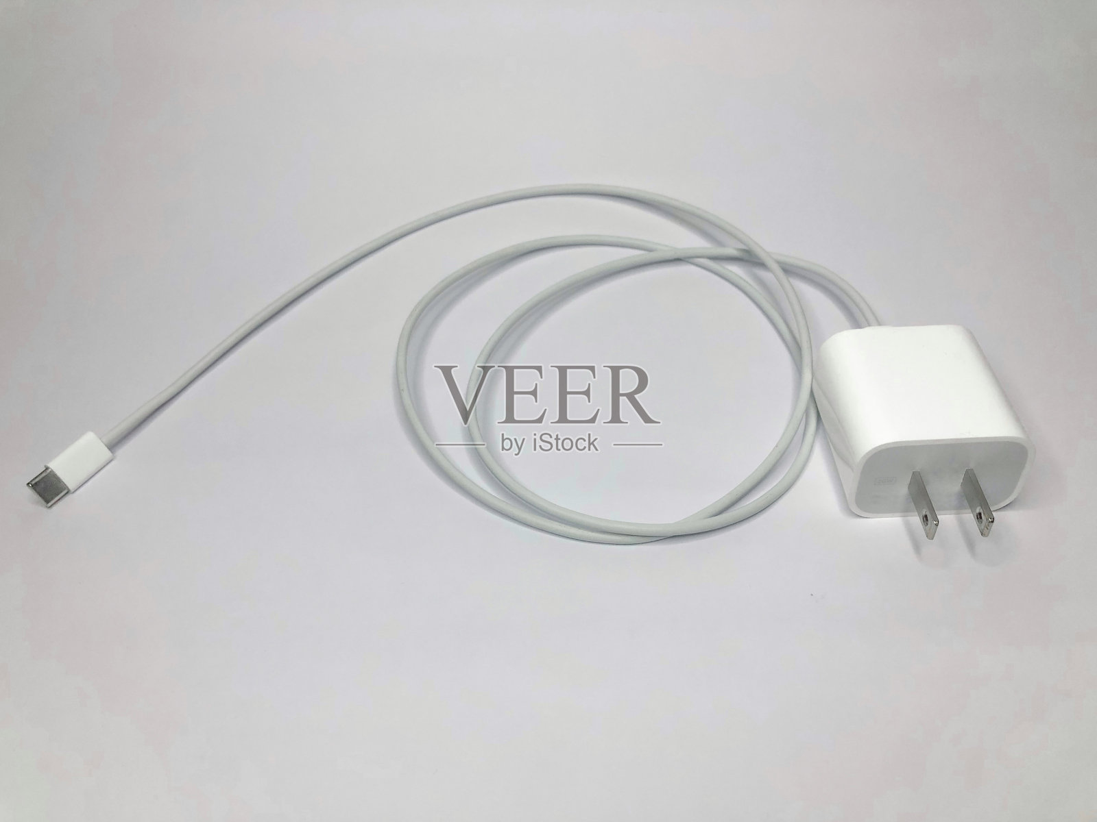 白色A型插头充电器照片摄影图片