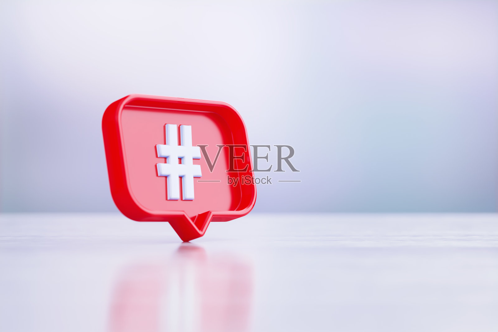 标签符号写红色的演讲泡沫前灰色背景照片摄影图片