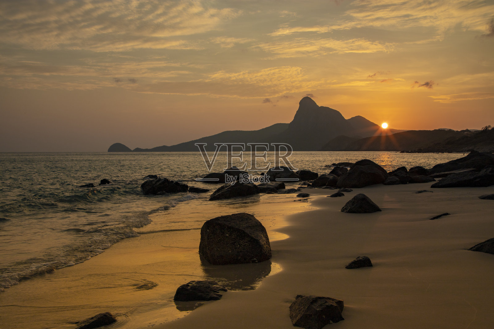 日落在Con Dao岛,巴Ria-Vung tau省,越南。照片摄影图片