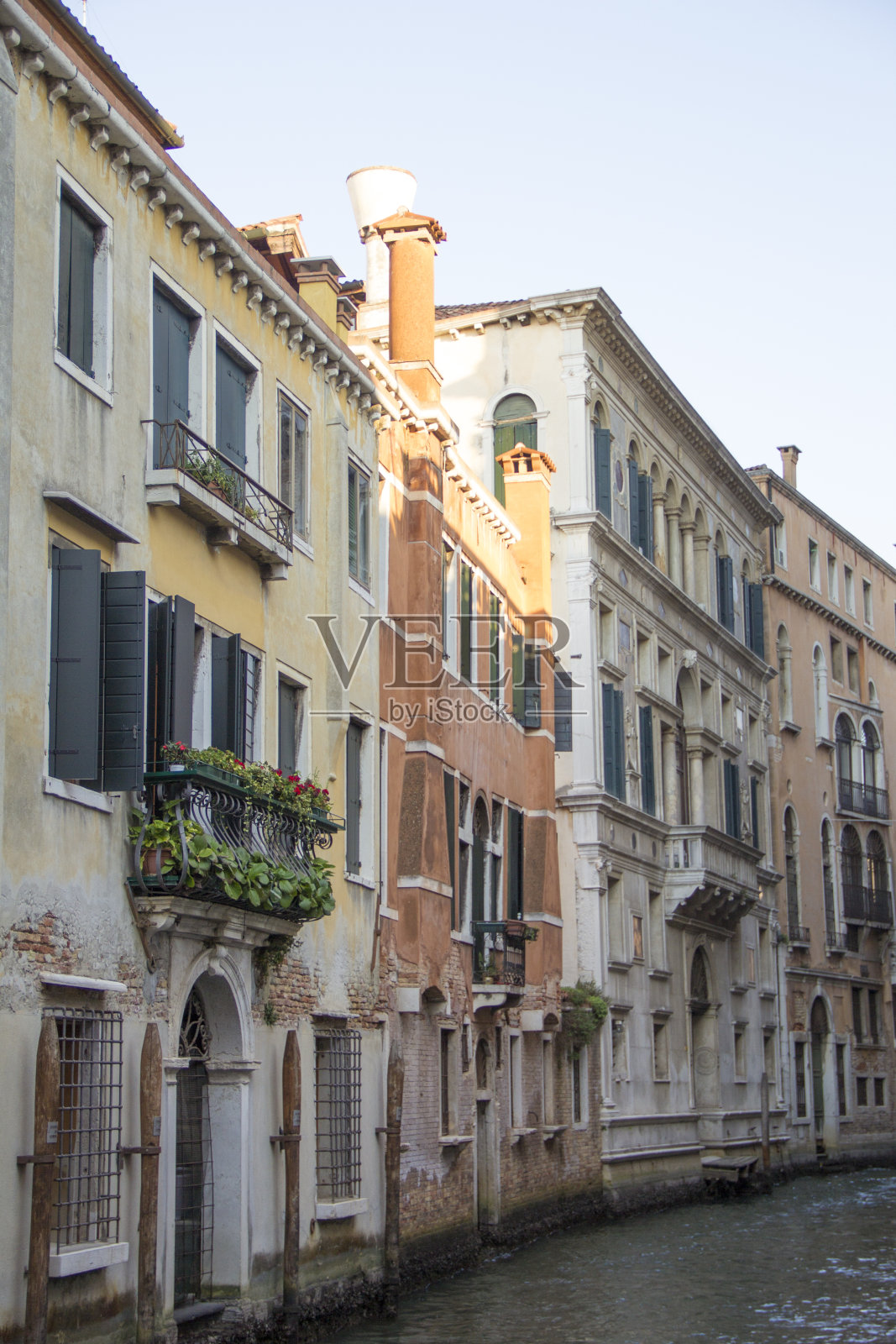 圣马可广场的钟楼和威尼斯泻湖的美丽景色照片摄影图片