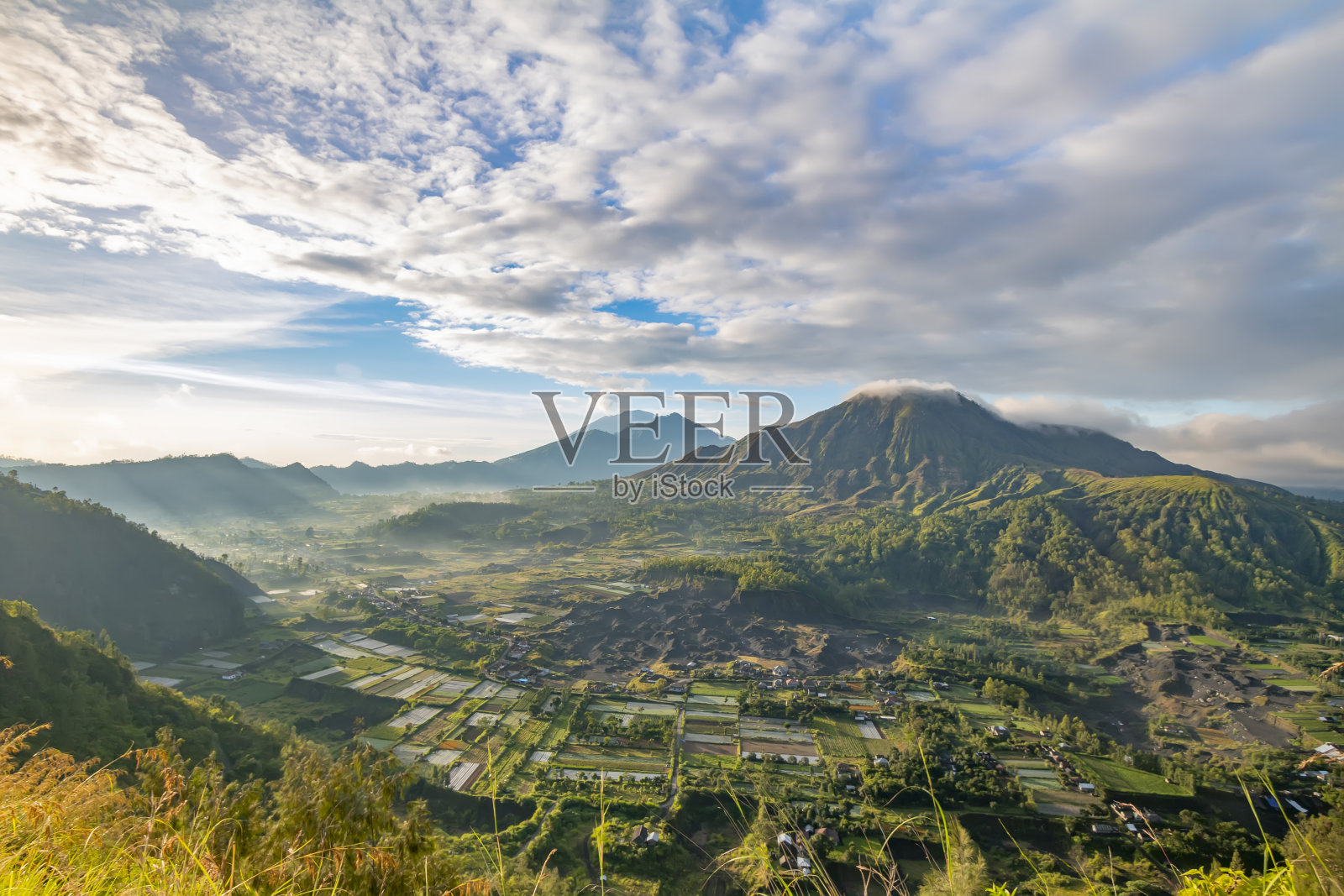 金塔马尼平干村的日出照片摄影图片