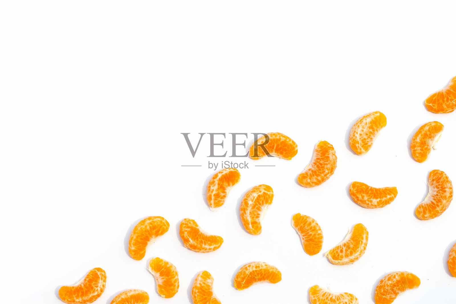 白色背景上的橙色片段。照片摄影图片