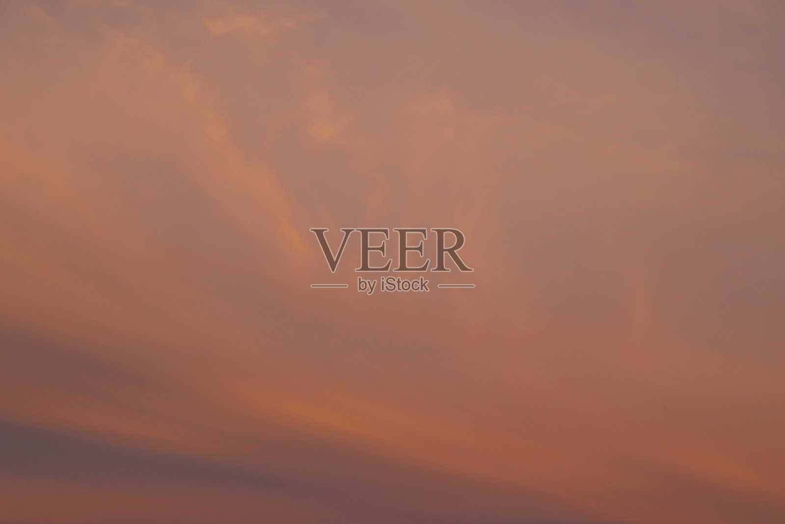 粉色和橙色的天空和云彩照片摄影图片