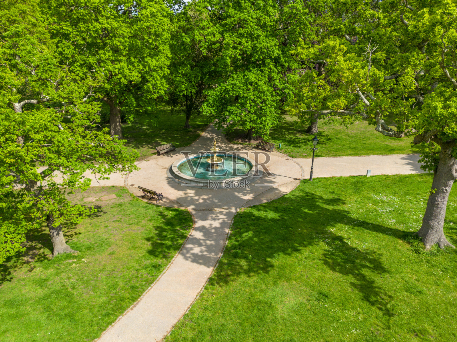 普尔阿什利十字路口的公园喷泉照片摄影图片