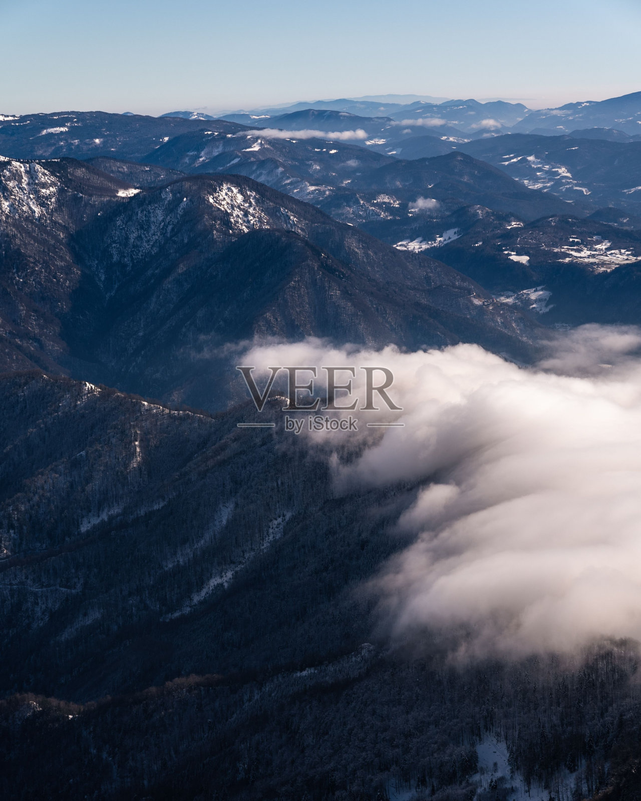 风景优美的山地景观,雪坡覆盖照片摄影图片