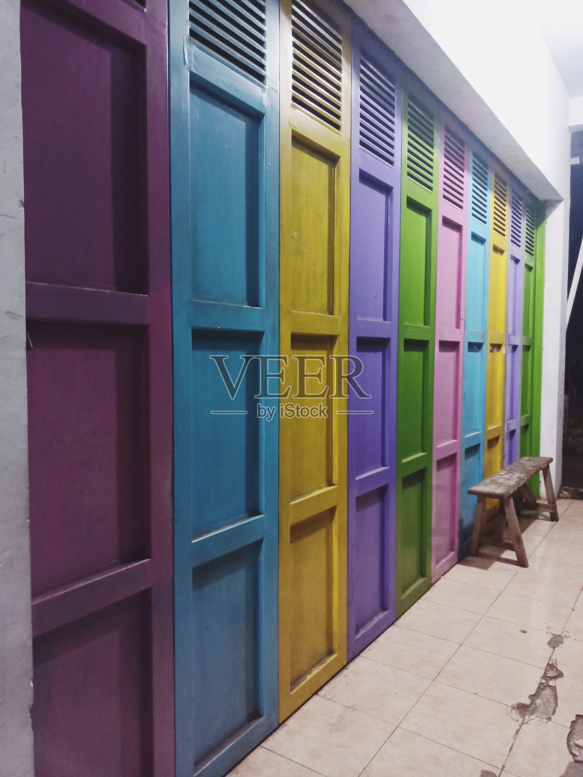 五彩折叠门照片摄影图片