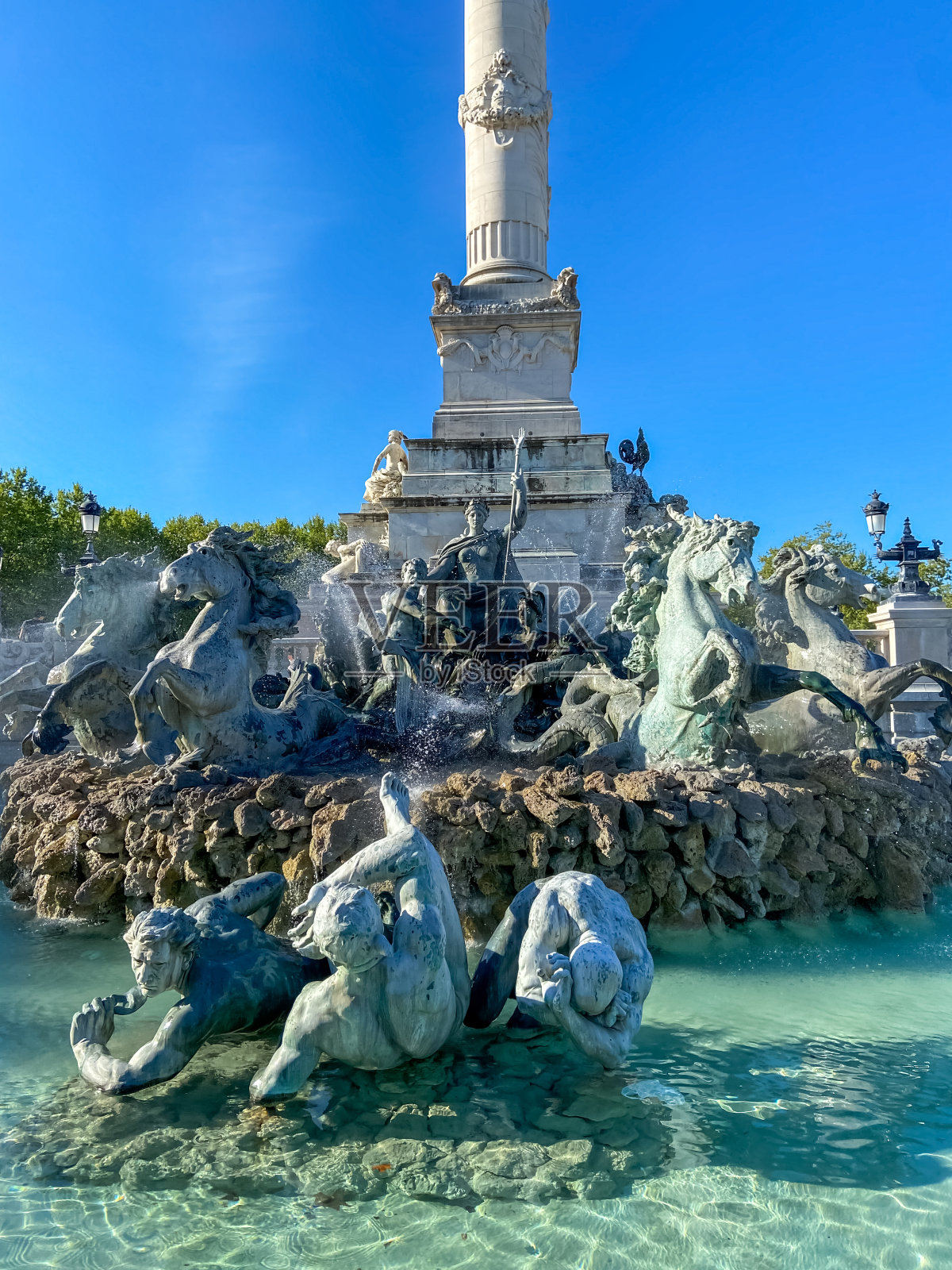 吉伦特派喷泉在波尔多照片摄影图片