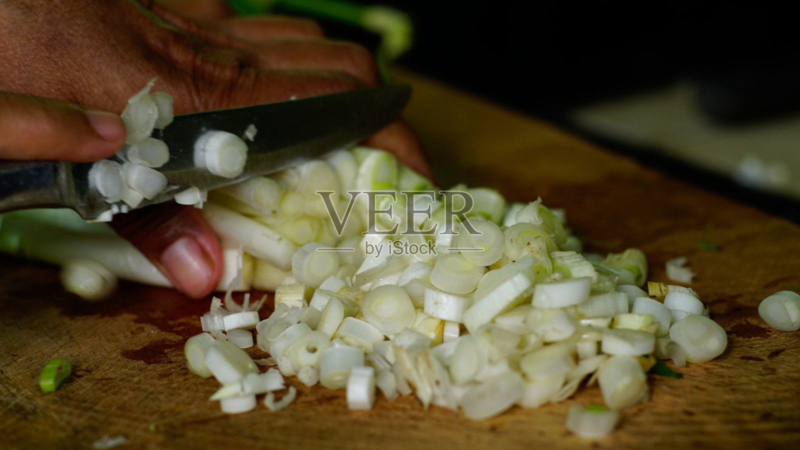 韭菜正在切片照片摄影图片