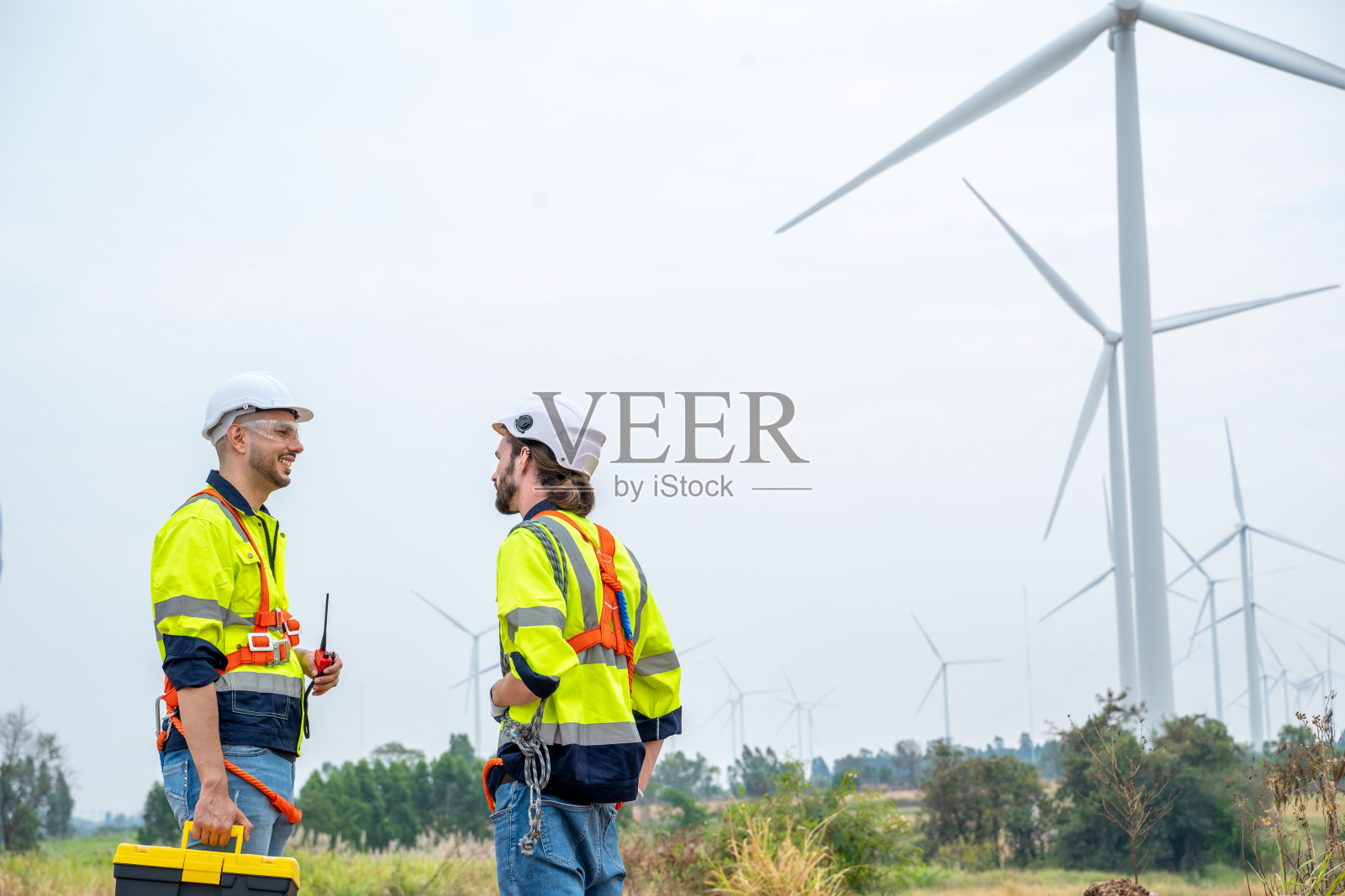 在风力发电行业从事技术工程师检验工作。照片摄影图片