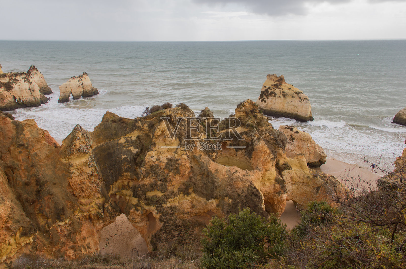 Três irm<e:1> os海滩,阿尔沃尔,阿尔加维,葡萄牙照片摄影图片