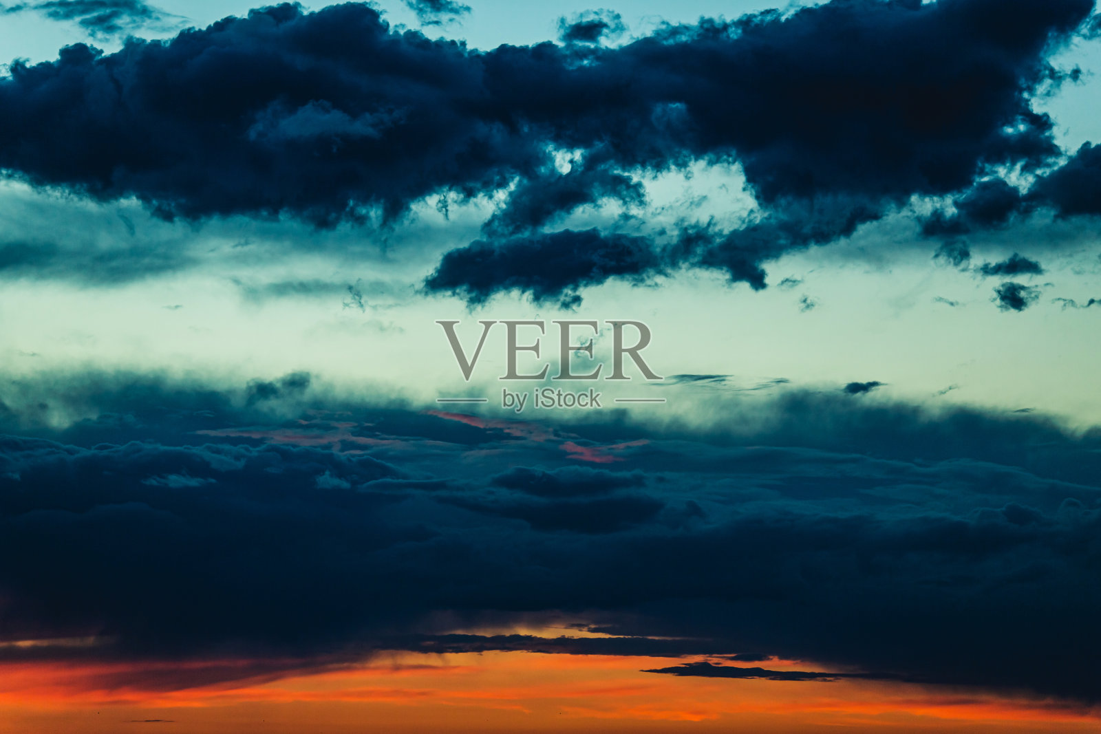 天上的云。日落。天气。雨照片摄影图片