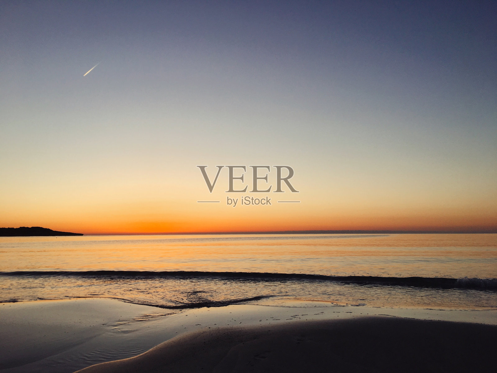 日落时海滩对天空的风景照片摄影图片