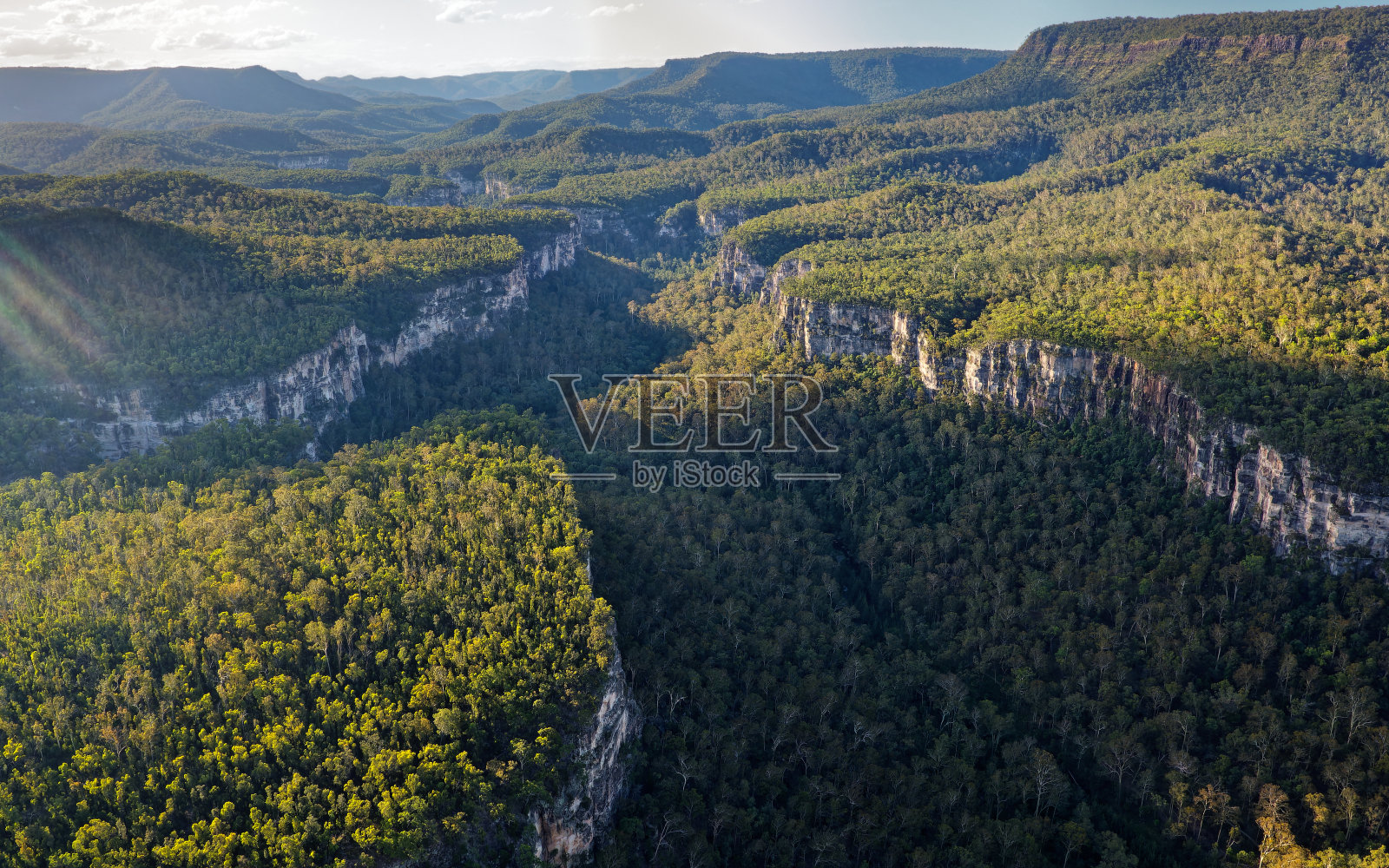卡纳文国家公园位于澳大利亚昆士兰州中部马拉诺亚地区的南布里加洛带生物区,有两个沉积盆地,Bowen和Surat照片摄影图片