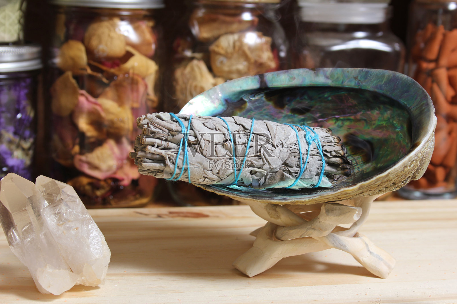 鲍鱼壳加鼠尾草香净化照片摄影图片