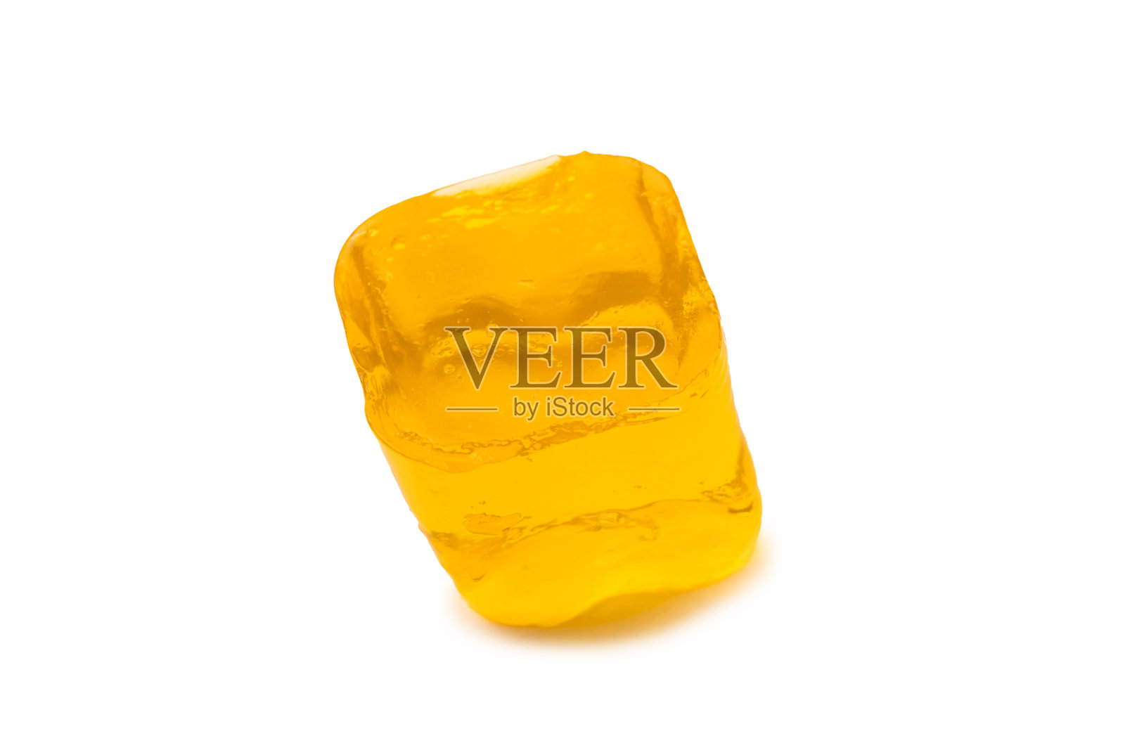 白色背景上孤立的甜水果果冻甜点。照片摄影图片