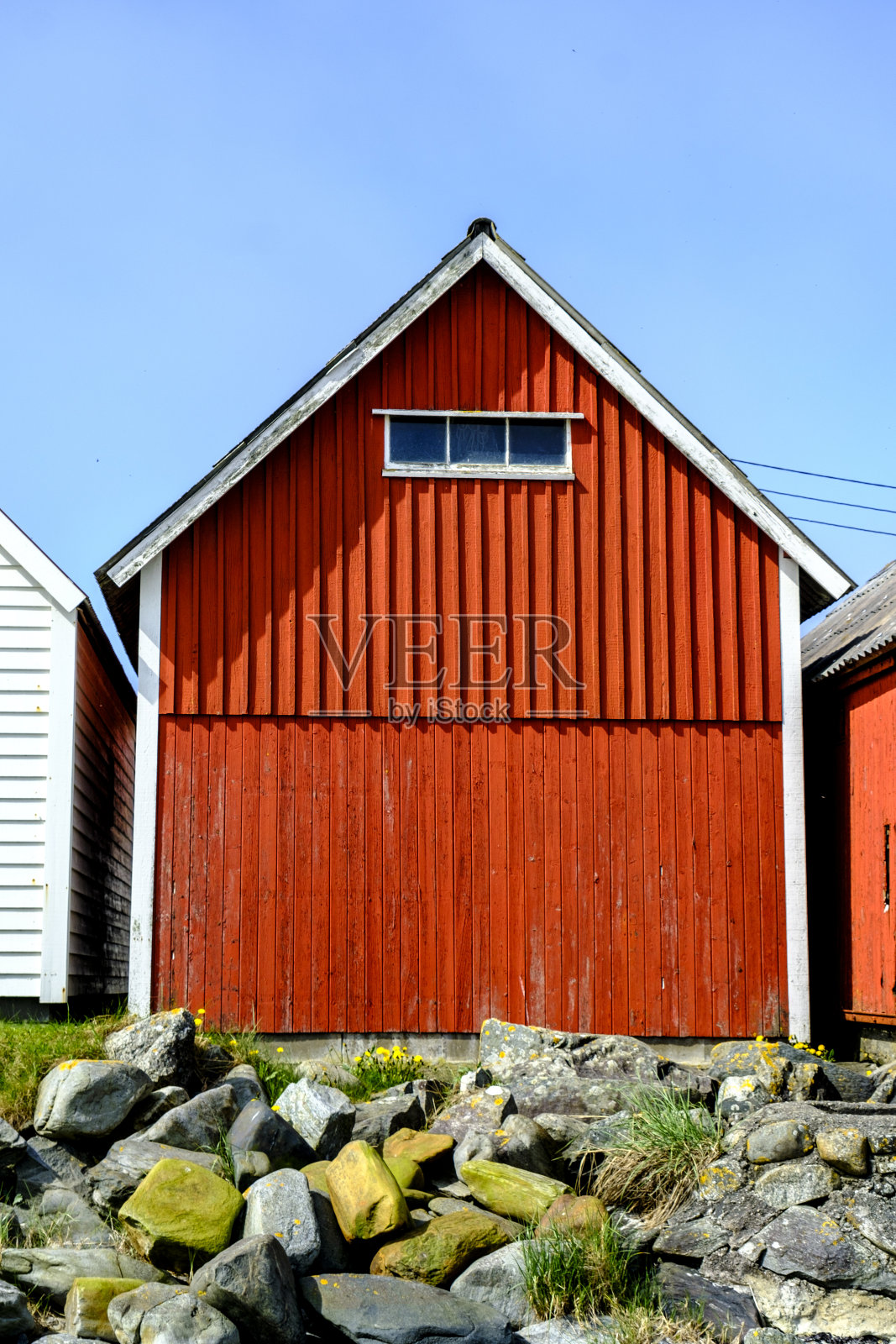 一排排色彩缤纷的传统海滩小屋照片摄影图片