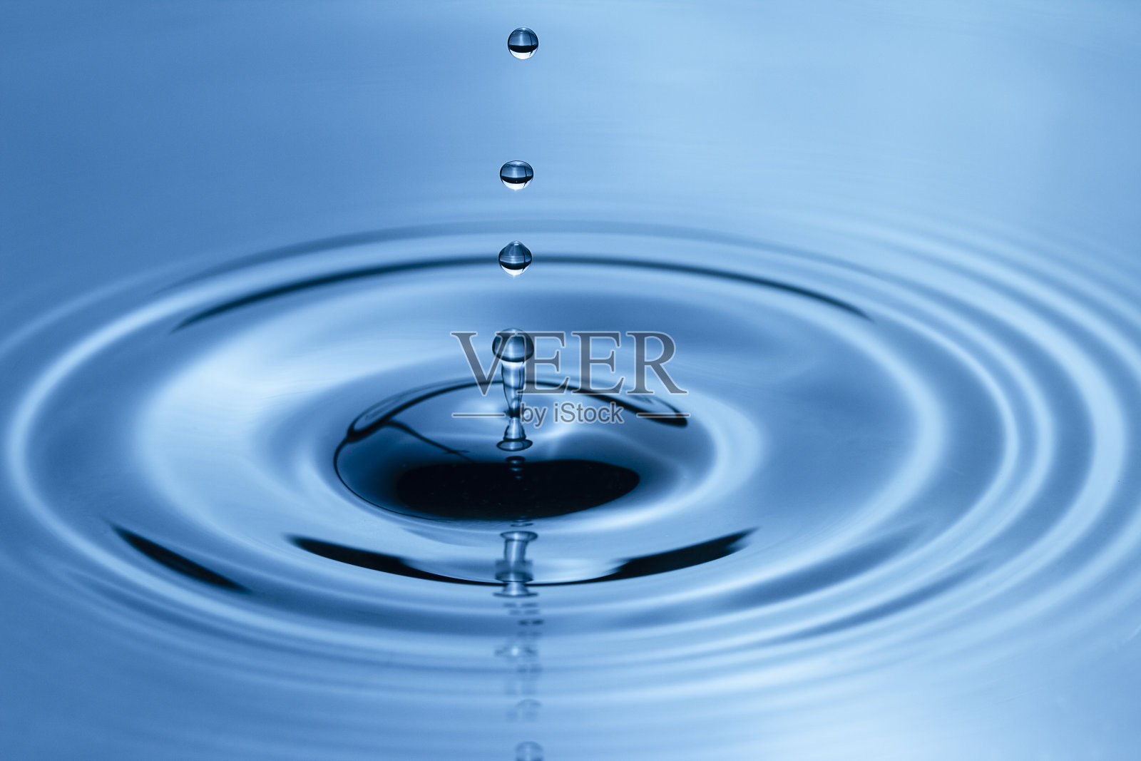 水滴飞溅的特写照片摄影图片