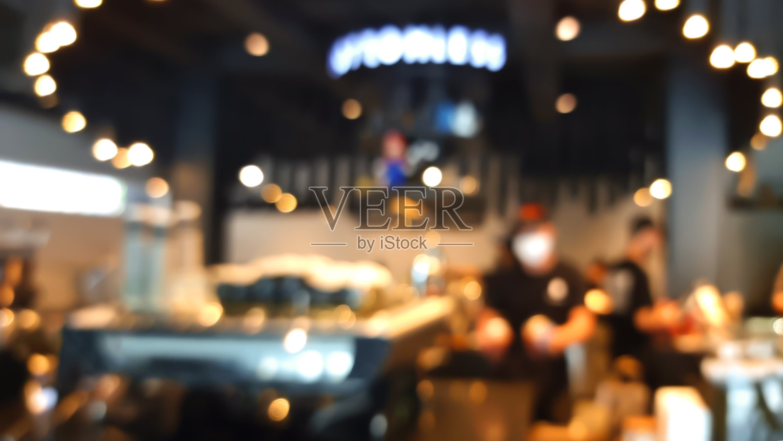 模糊的背景与工业街咖啡馆咖啡馆的色调。模糊背景与散景和工作的咖啡师在咖啡馆。现代咖啡咖啡厅空间用作商业背景。照片摄影图片