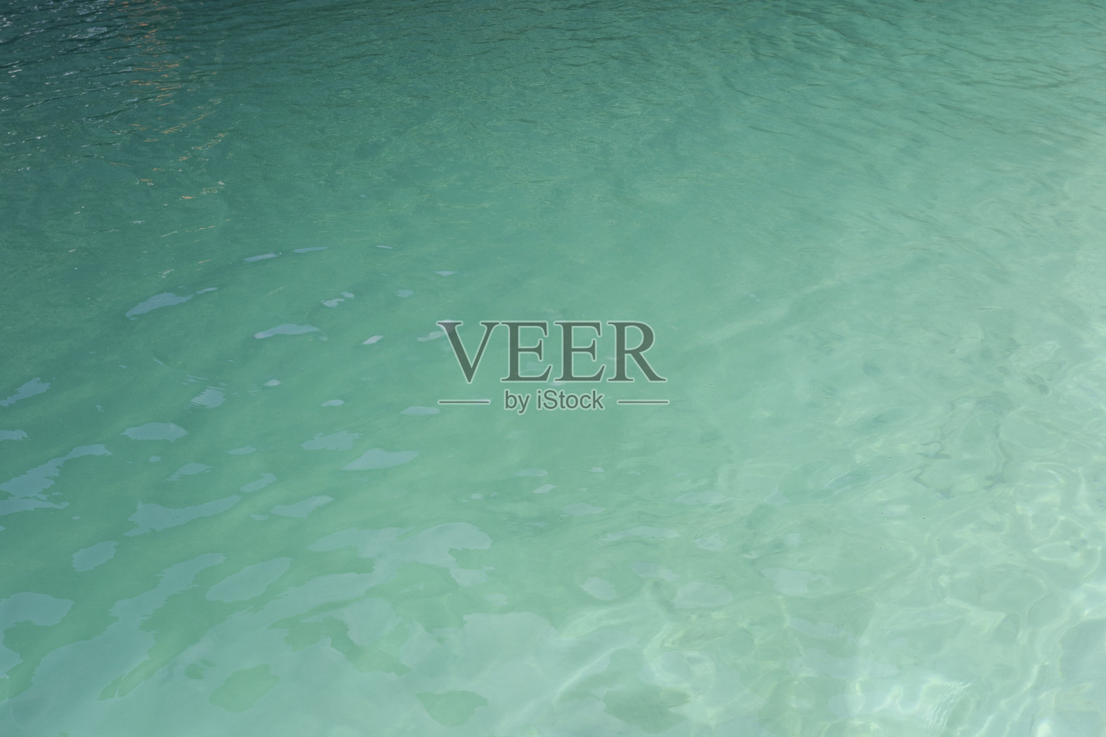 美丽的热带岛屿海湾在玛雅湾的皮皮岛列岛在阳光明媚的日子,泰国甲米省照片摄影图片