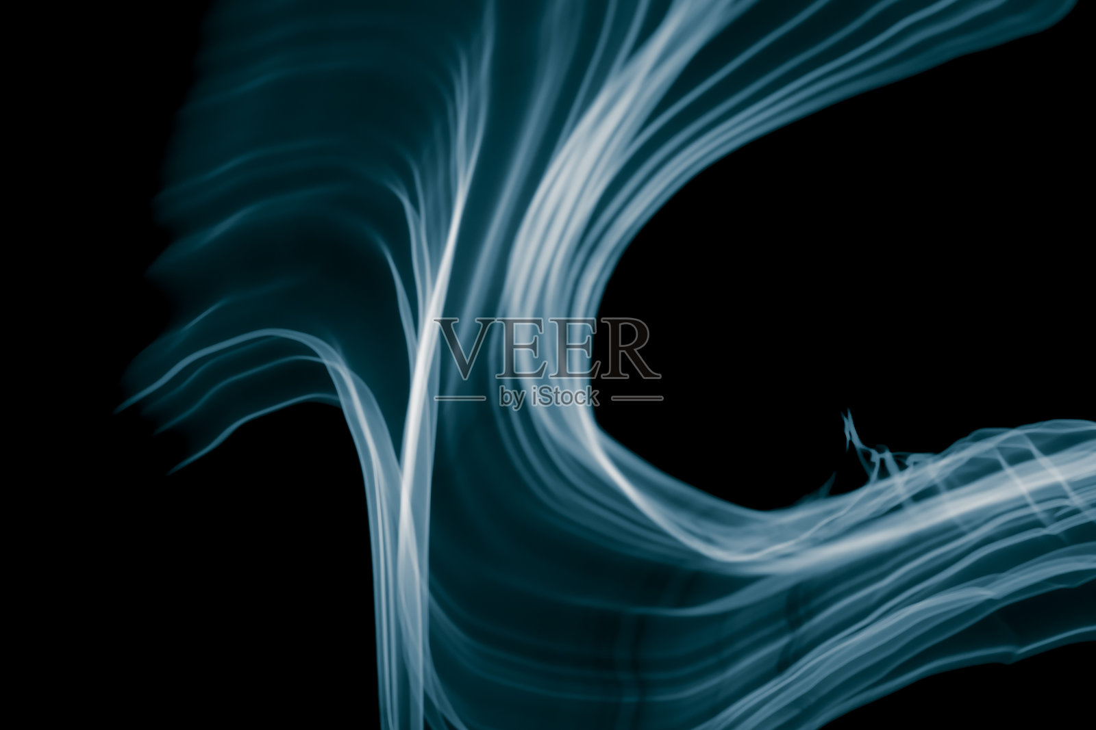 光的条纹在摆动和扭曲照片摄影图片