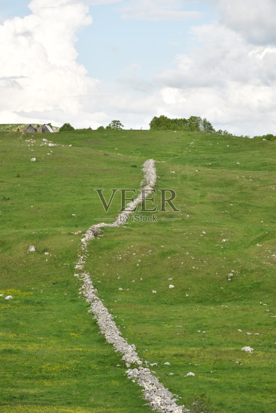 绿野石墙,青云天照片摄影图片