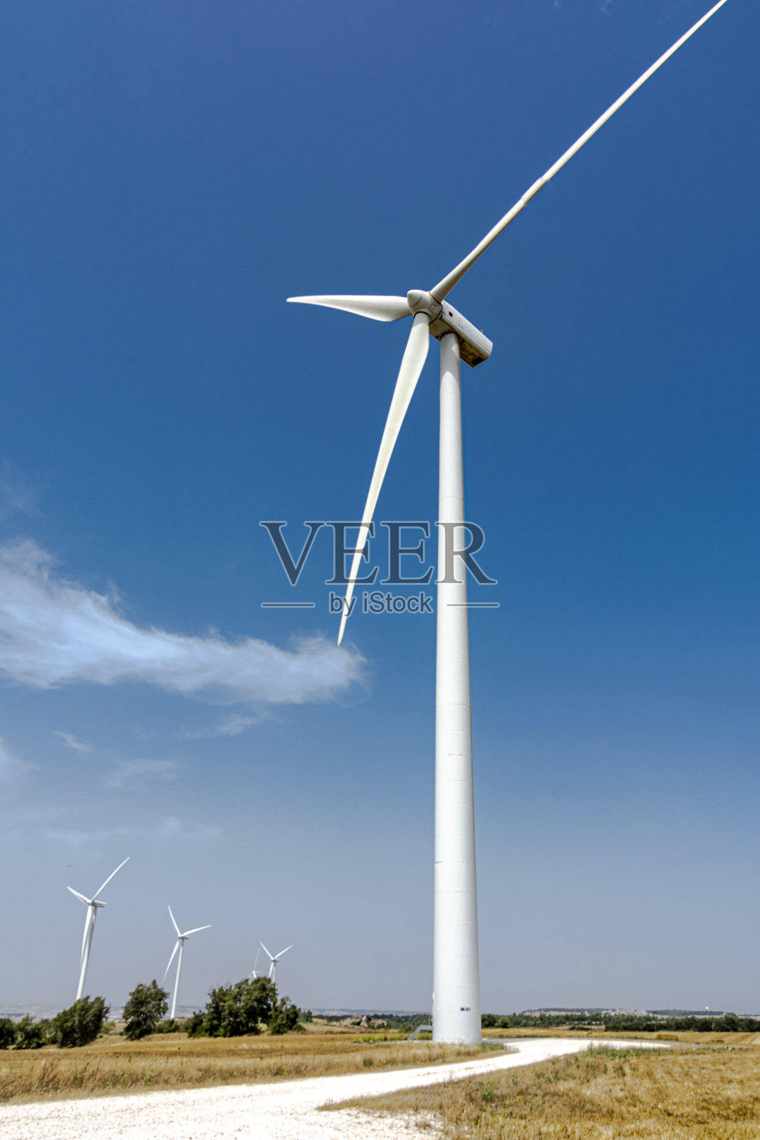 加泰罗尼亚中部风力场的风力涡轮机。西班牙。照片摄影图片