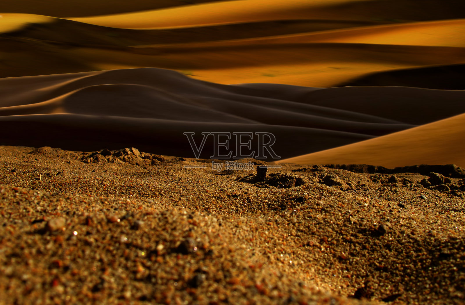 远处的沙漠和沙地照片摄影图片