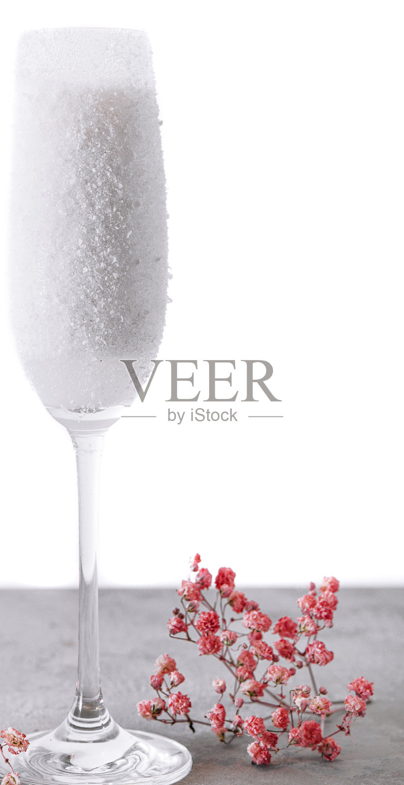香槟杯里装满了松软的雪照片摄影图片