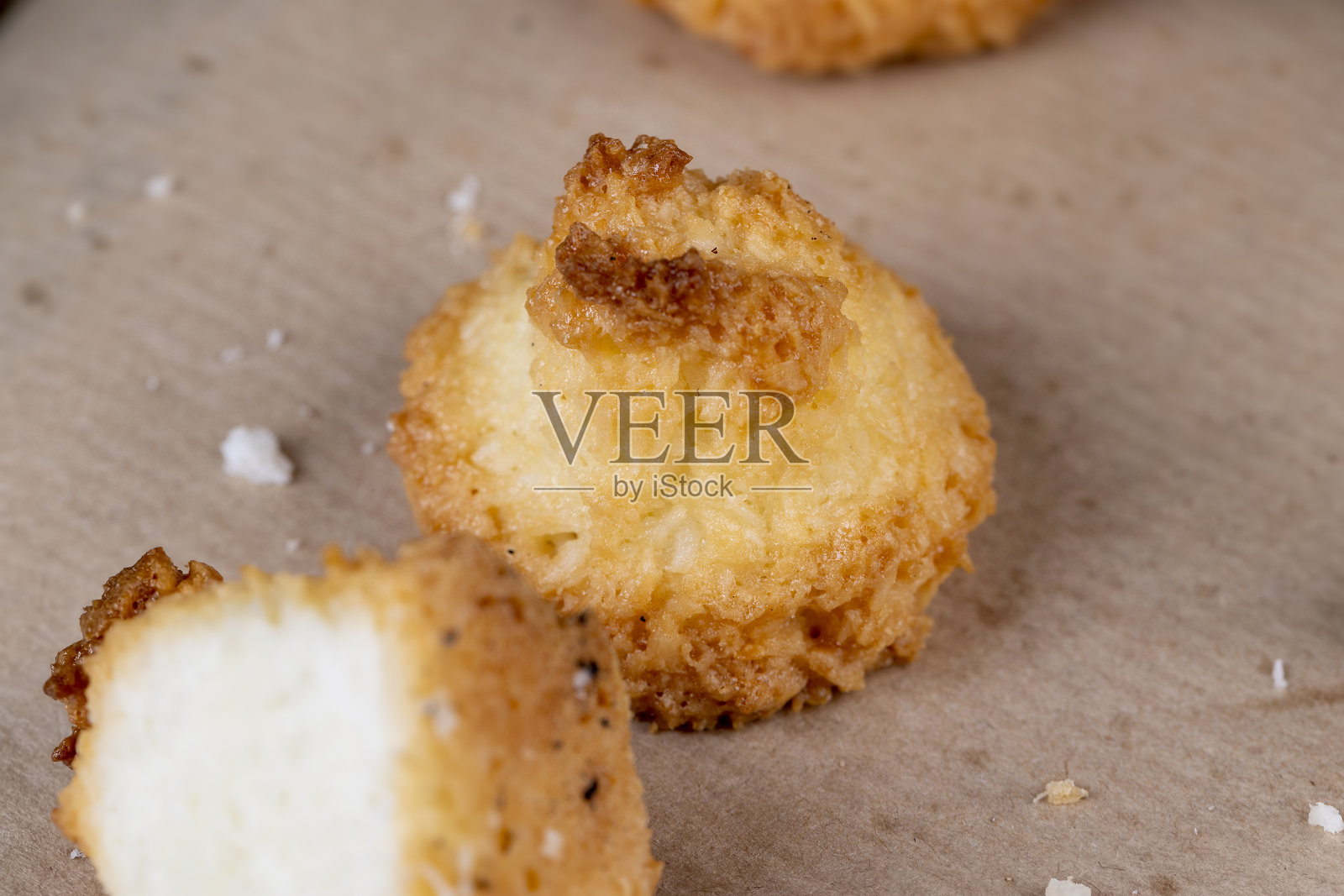 用椰子片自制的小椰子饼干照片摄影图片