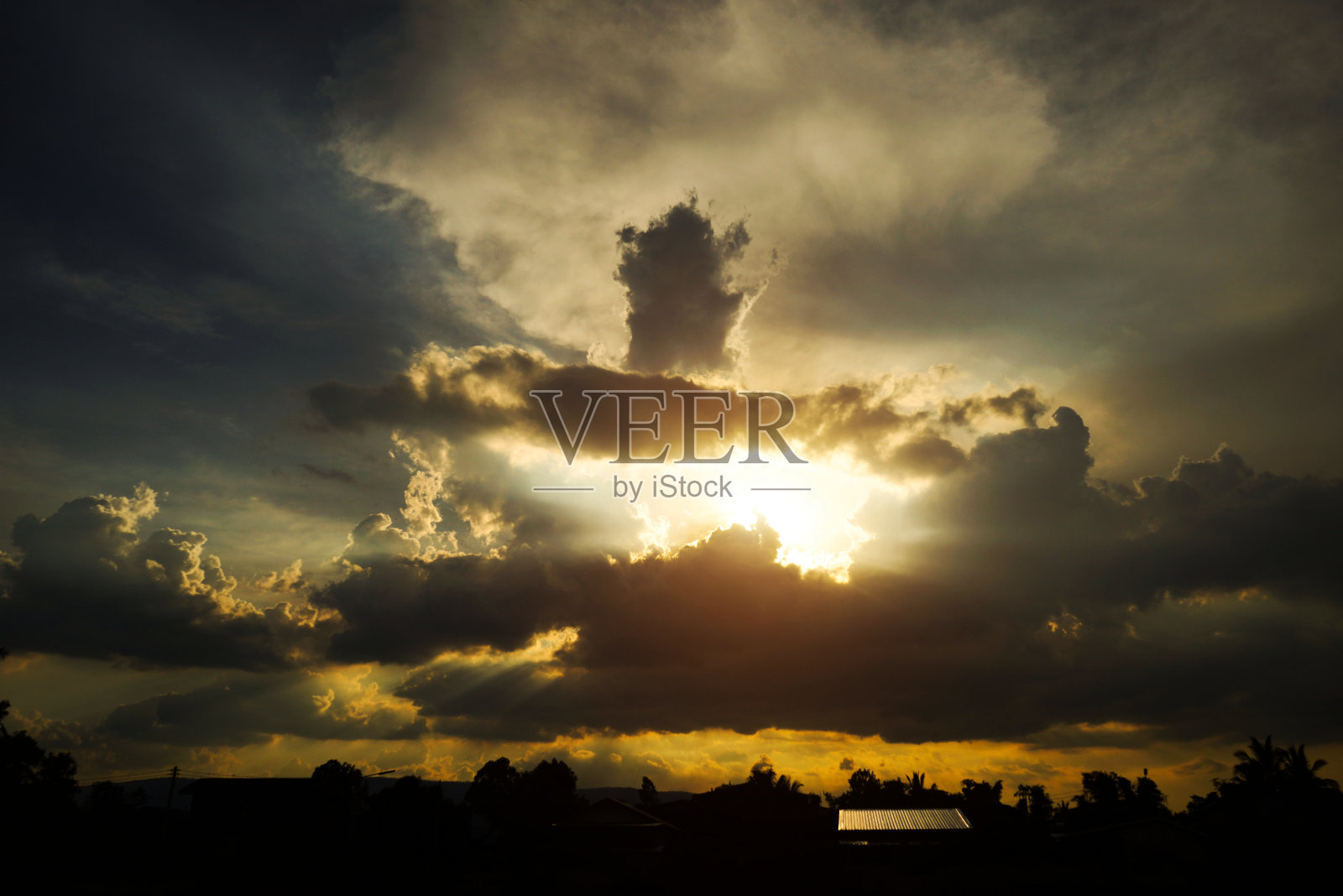 绚丽多彩的日落天空照片摄影图片