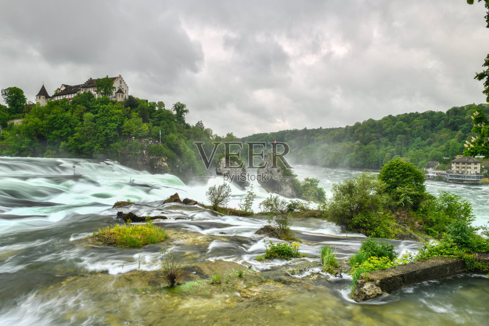 莱茵瀑布,欧洲最大的瀑布照片摄影图片